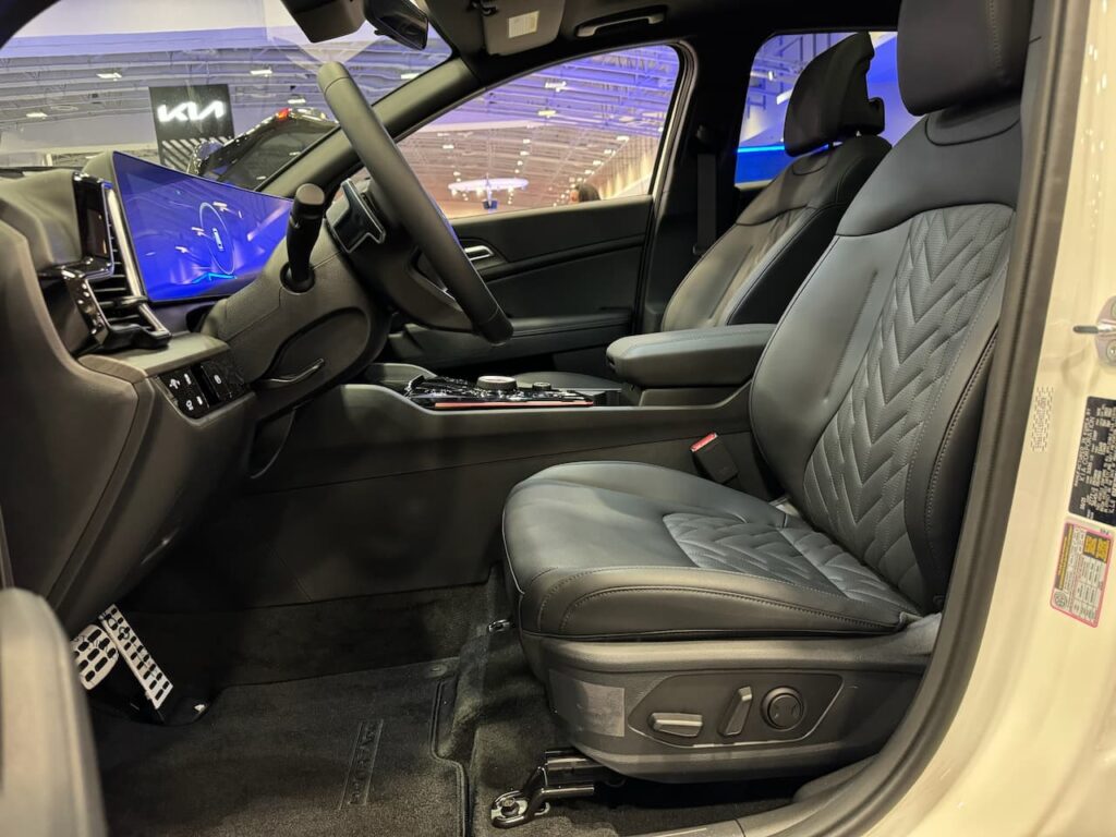 2024 Kia Sportage Plug-in Hybrid driver's seat