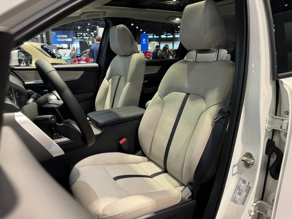 2024 Mazda CX-90 PHEV front seats live image