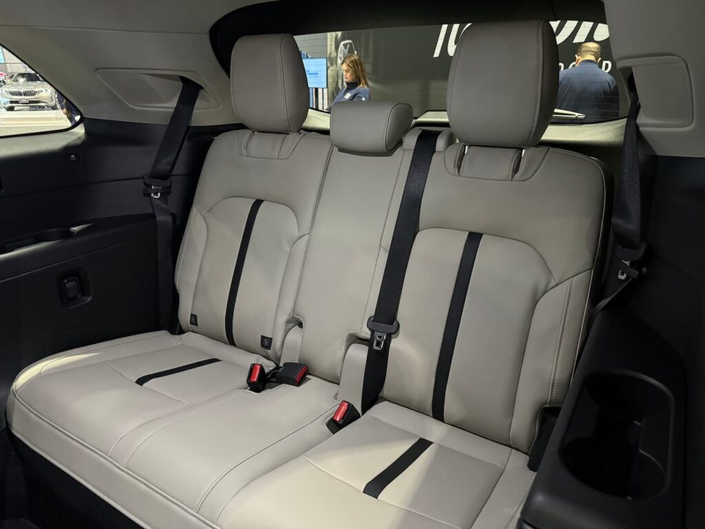 2024 Mazda CX-90 PHEV third-row seat live image