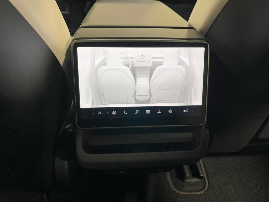 2024 Tesla Model 3 rear display live image