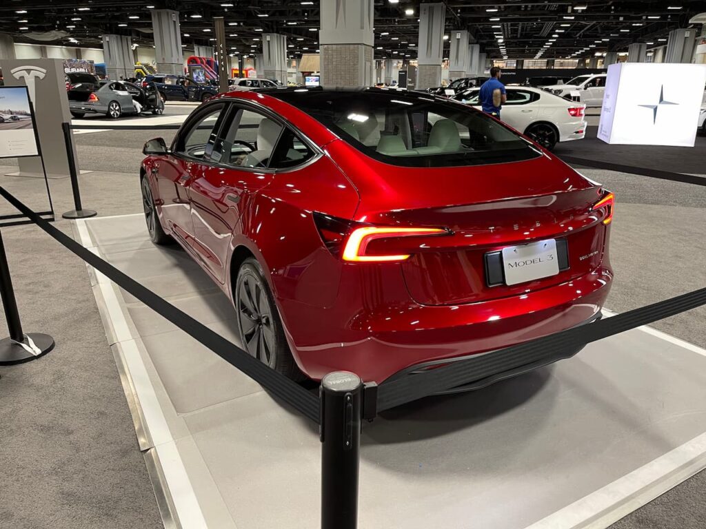 2024 Tesla Model 3 rear three quarter live image