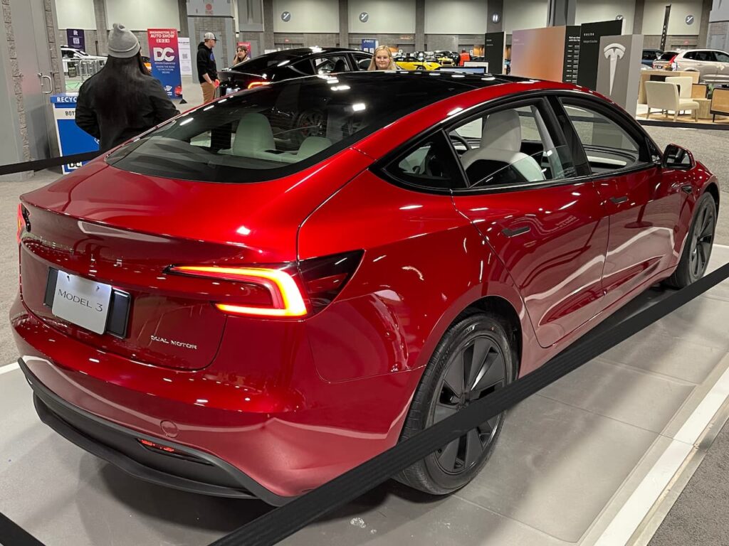 2024 Tesla Model 3 rear three quarter right side live image