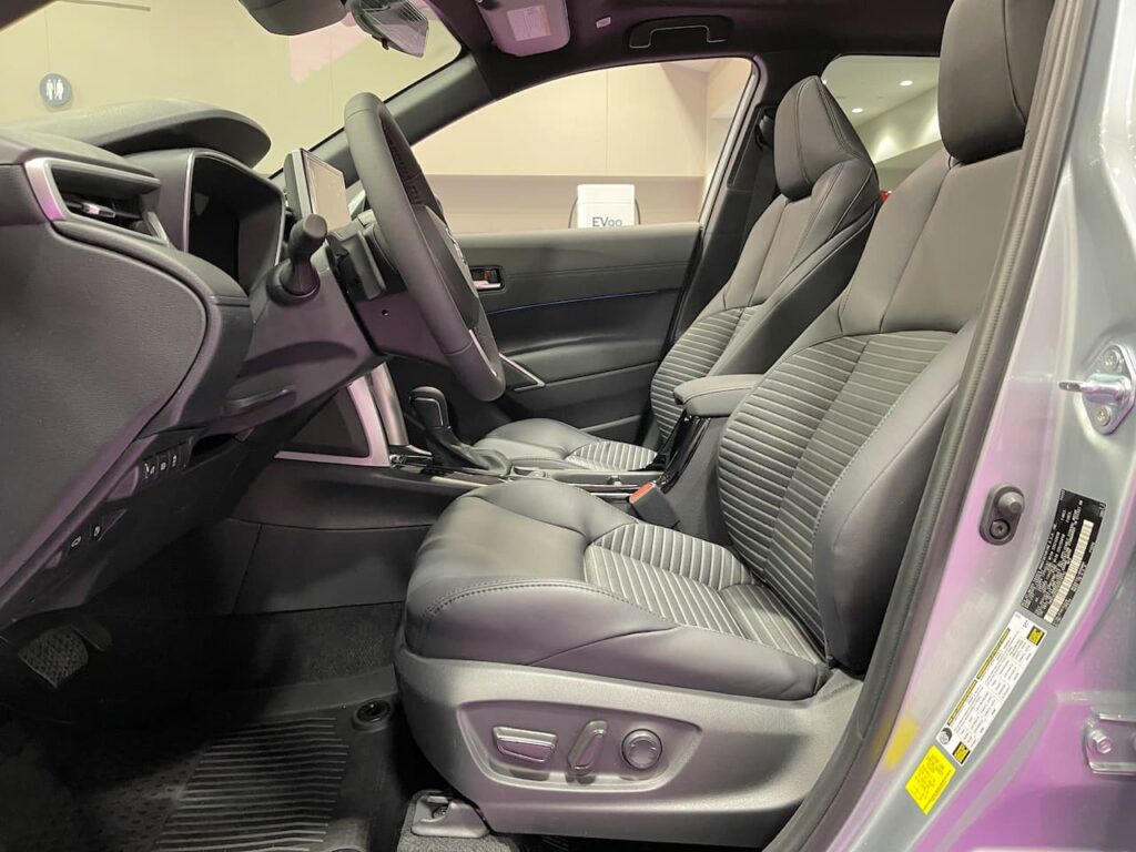 2024 Toyota Corolla Cross Hybrid driver's seat live image