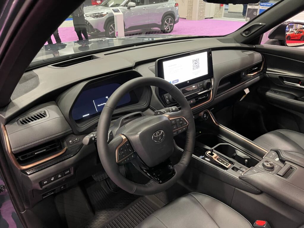 2024 Toyota Grand Highlander Hybrid dashboard live image