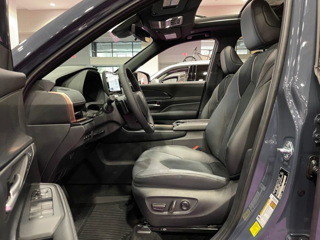 2024 Toyota Grand Highlander Hybrid driver's seat live image
