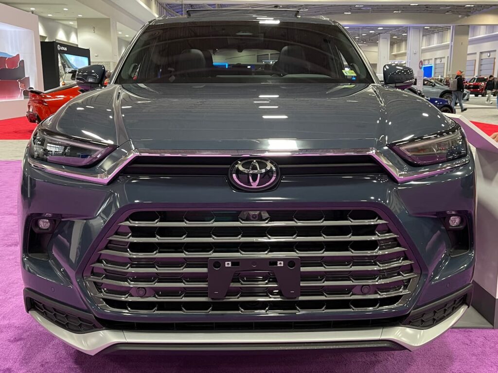 2024 Toyota Grand Highlander Hybrid front live image
