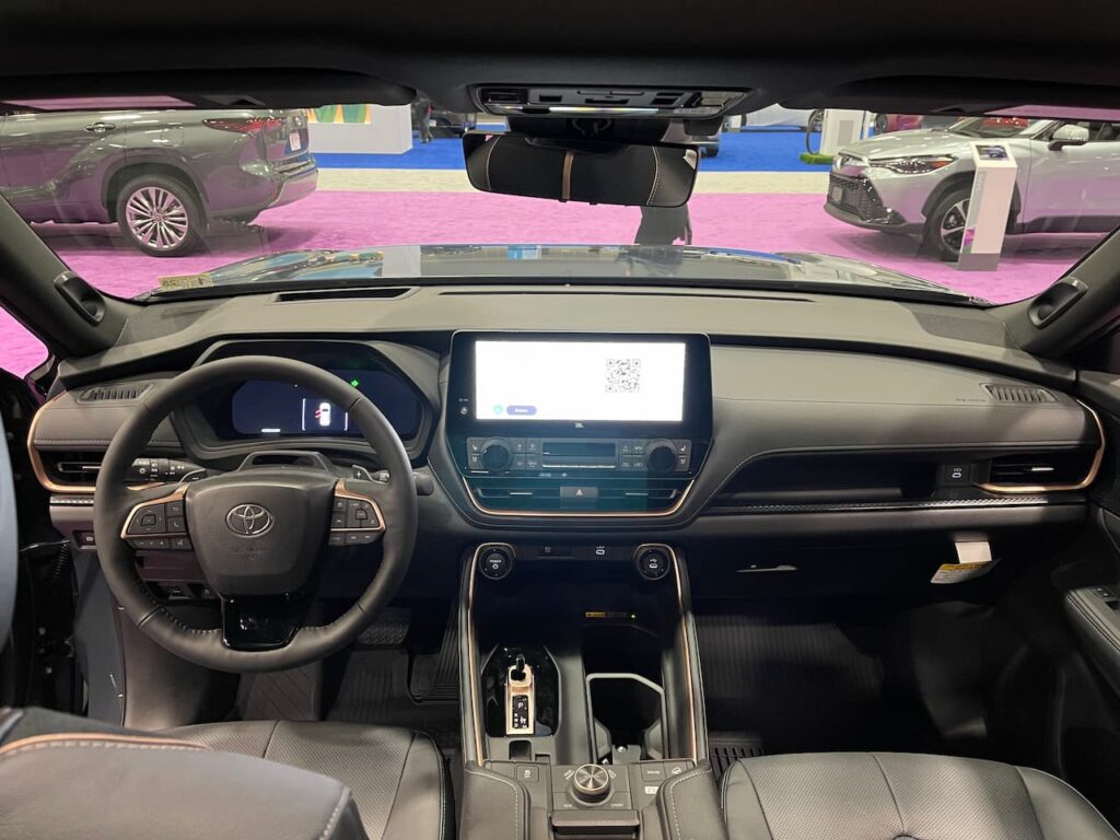 2024 Toyota Grand Highlander Hybrid interior live image