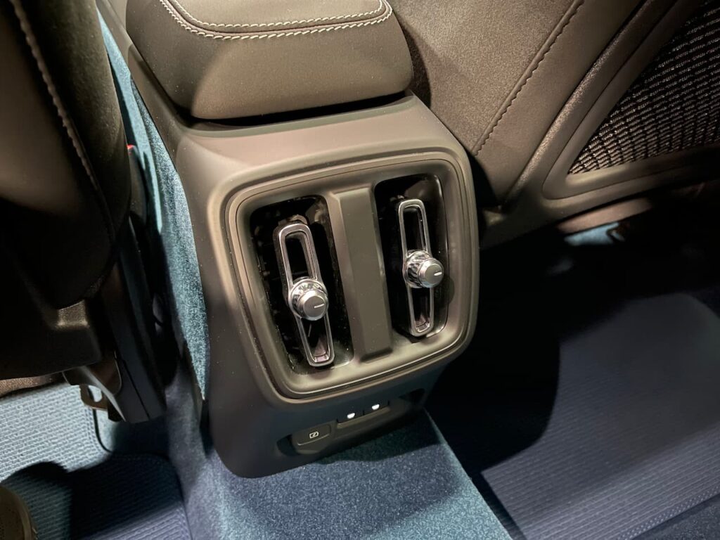2024 Volvo XC40 Recharge rear AC vents