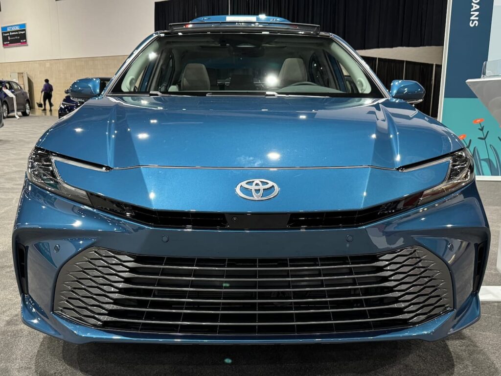 2025 Toyota Camry front live image
