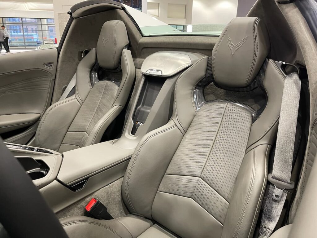 Chevrolet Corvette E-Ray front seats