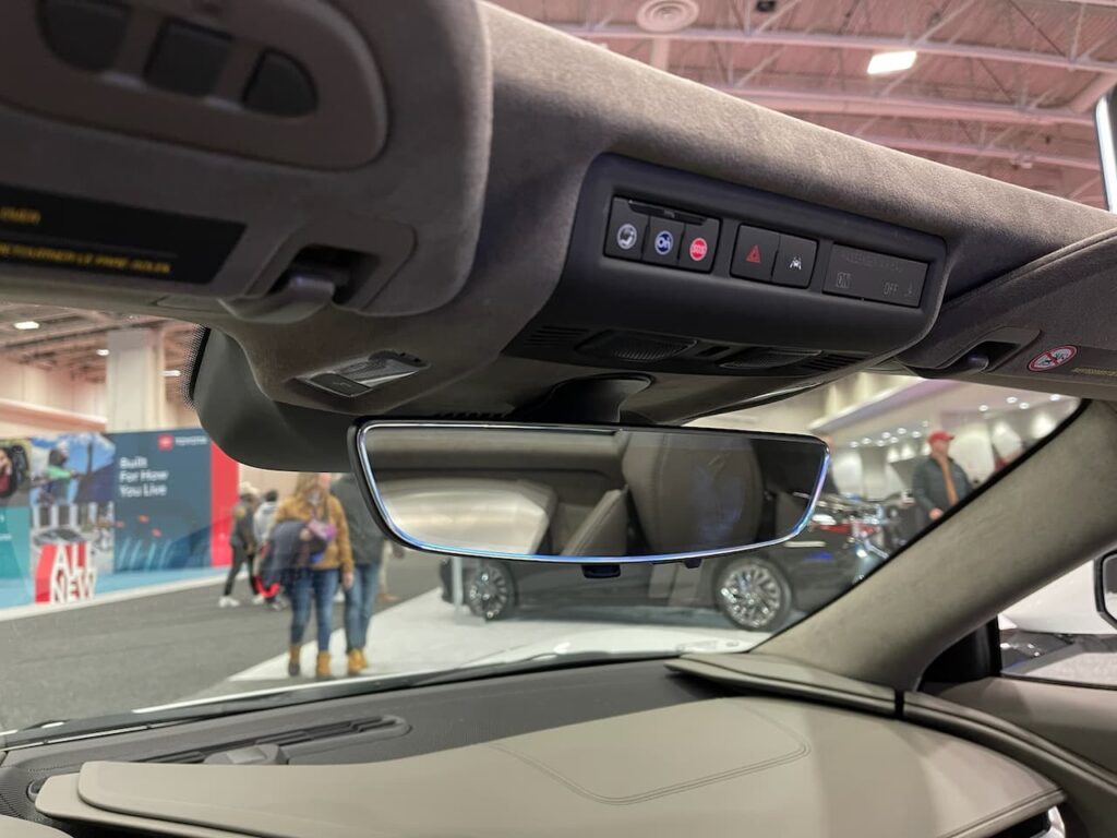 Chevrolet Corvette E-Ray mirror and overhead console