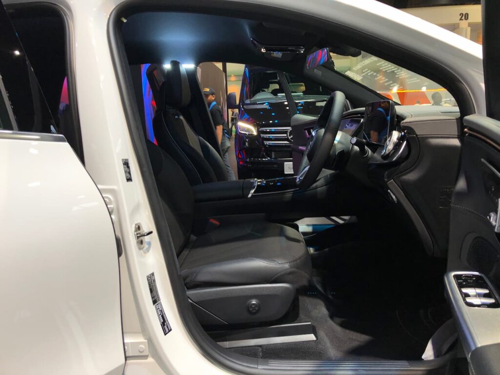 Mercedes EQE SUV front seats live image