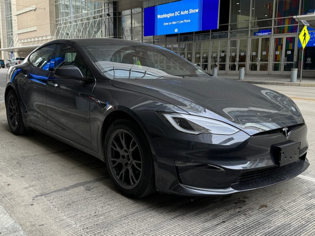 Tesla Model S front three quarter live image