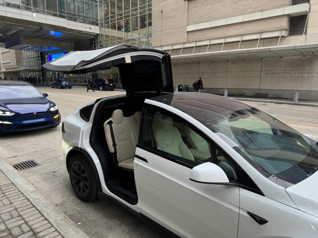 Tesla Model X Falcon Wing Door live image