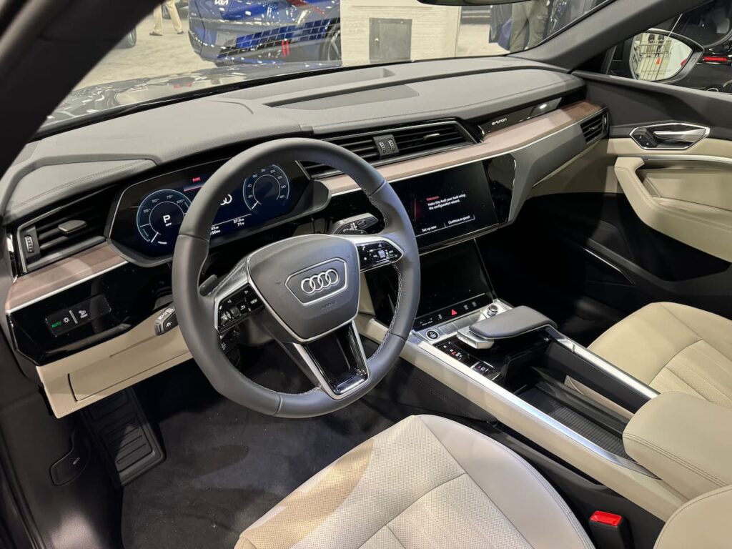 2024 Audi Q8 Sportback e-tron dashboard live image