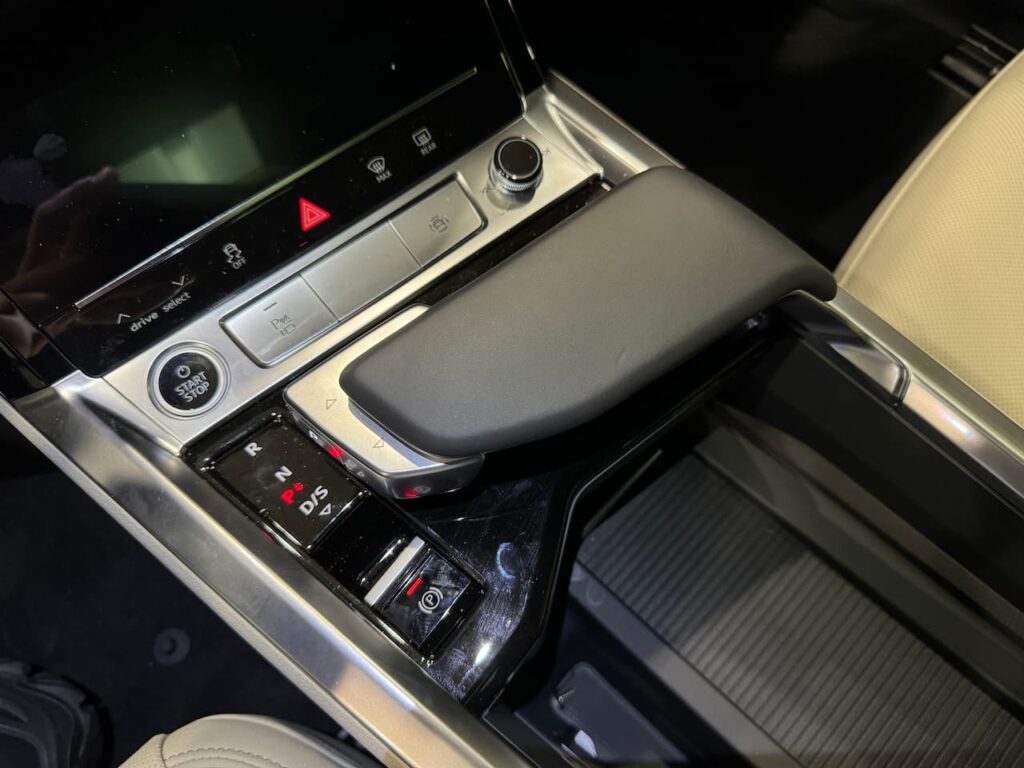 2024 Audi Q8 Sportback e-tron gear selector live image