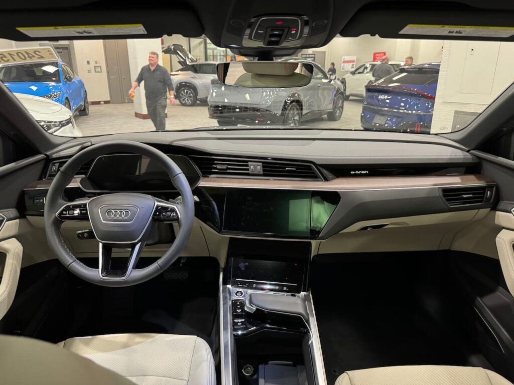 2024 Audi Q8 Sportback e-tron interior live image