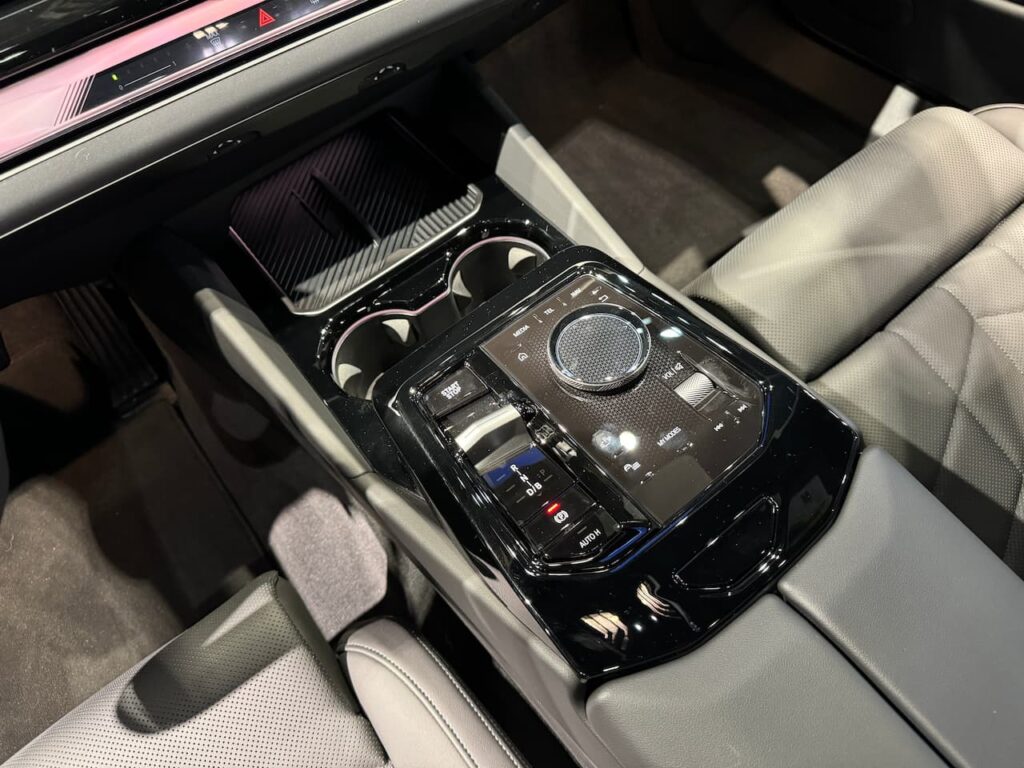 2024 BMW i5 eDrive40 center console