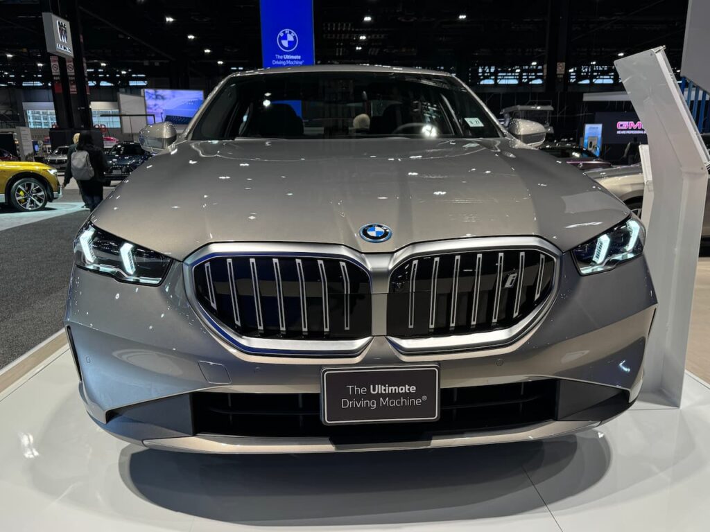 2024 BMW i5 eDrive40 front