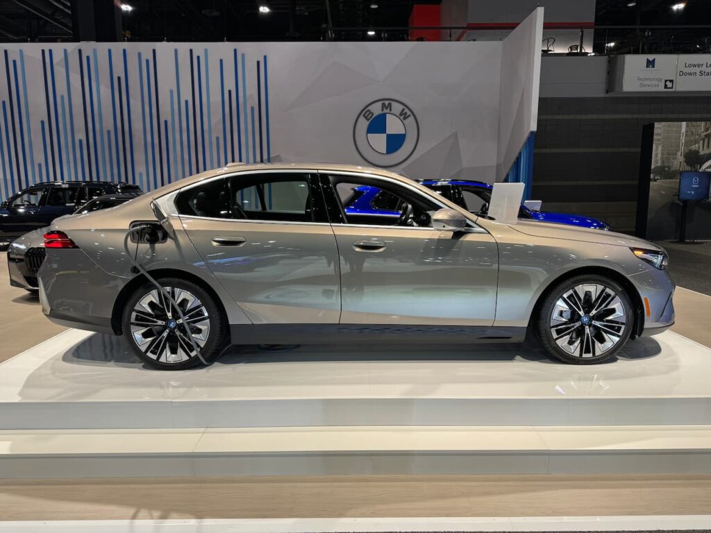 2024 BMW i5 eDrive40 side profile