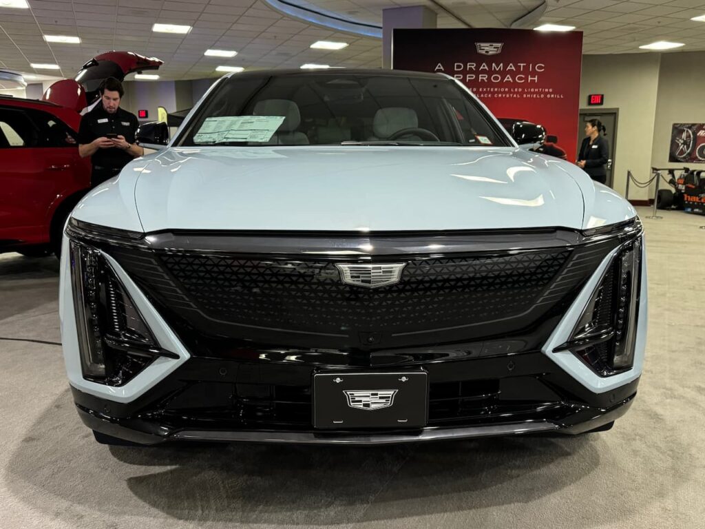 2024 Cadillac Lyriq Sport front