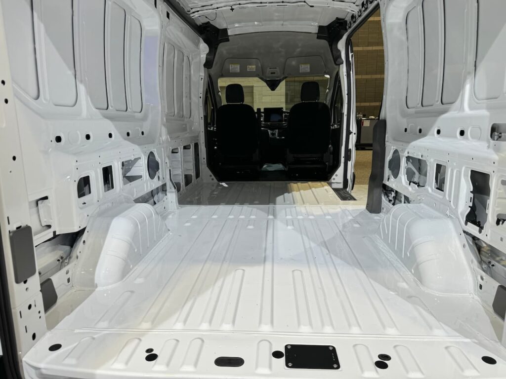 2024 Ford E-Transit Long Body Medium Roof space