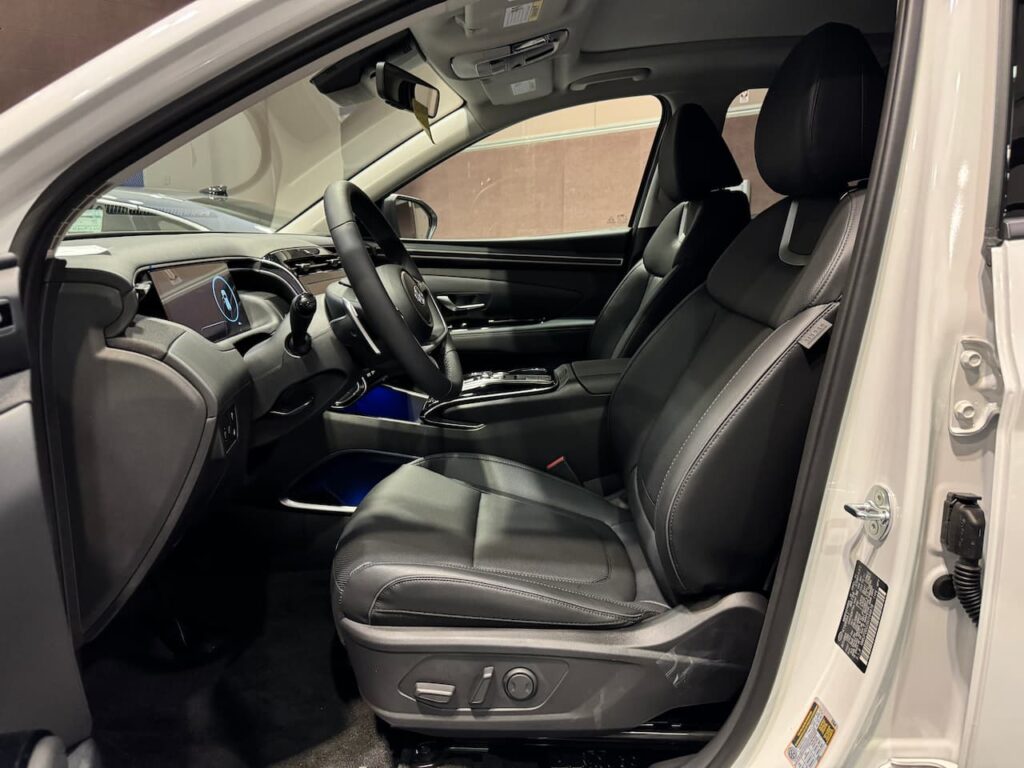 2024 Hyundai Tucson Plug-in Hybrid driver's seat live image