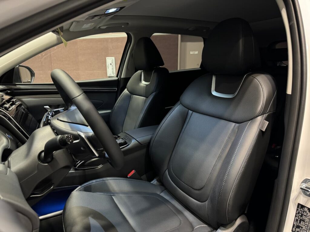 2024 Hyundai Tucson Plug-in Hybrid front seats live image