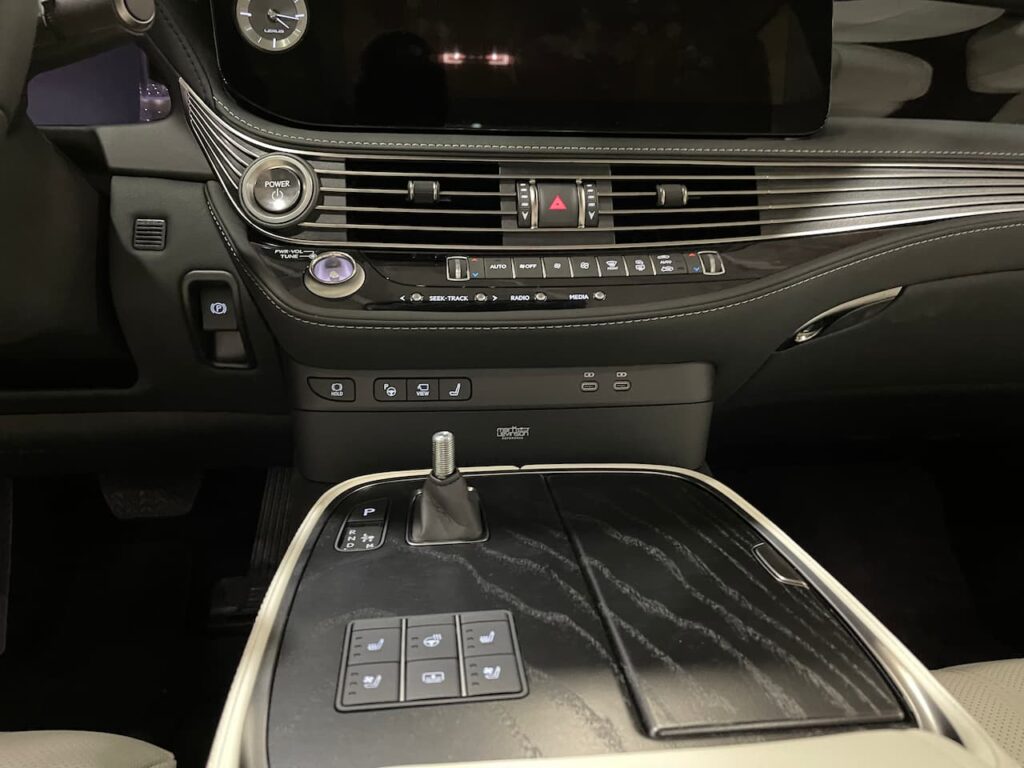 2024 Lexus LS Hybrid center console