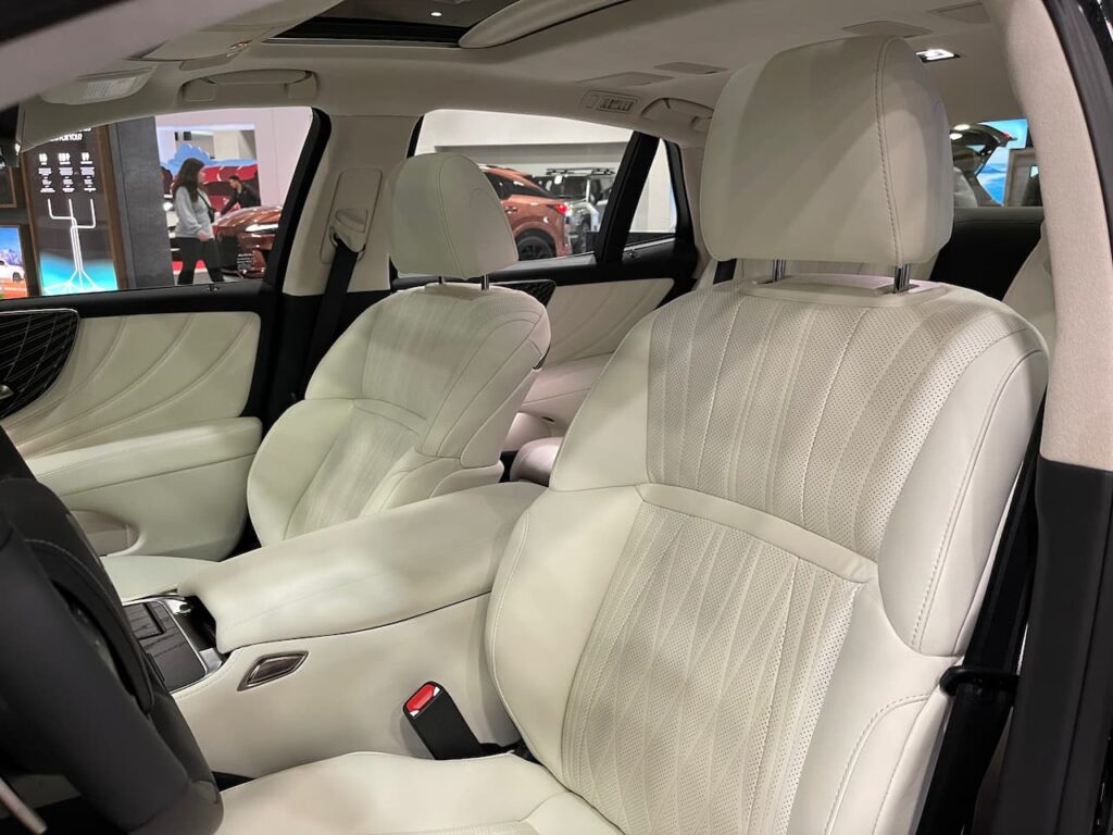 2024 Lexus LS Hybrid front seats