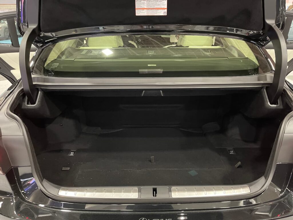 2024 Lexus LS Hybrid trunk