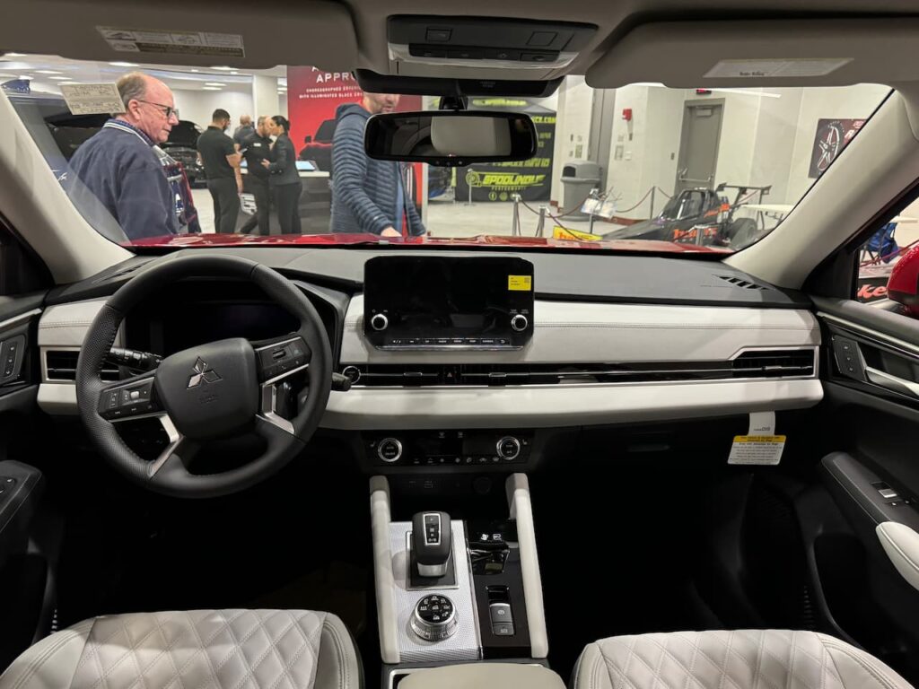 2024 Mitsubishi Outlander PHEV interior