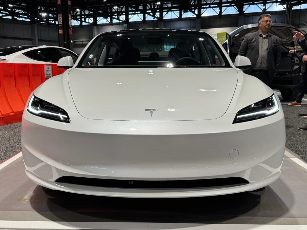 2024 Tesla Model 3 AWD white front