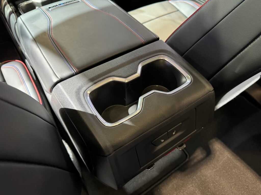 Chevrolet Silverado EV RST Black cupholders