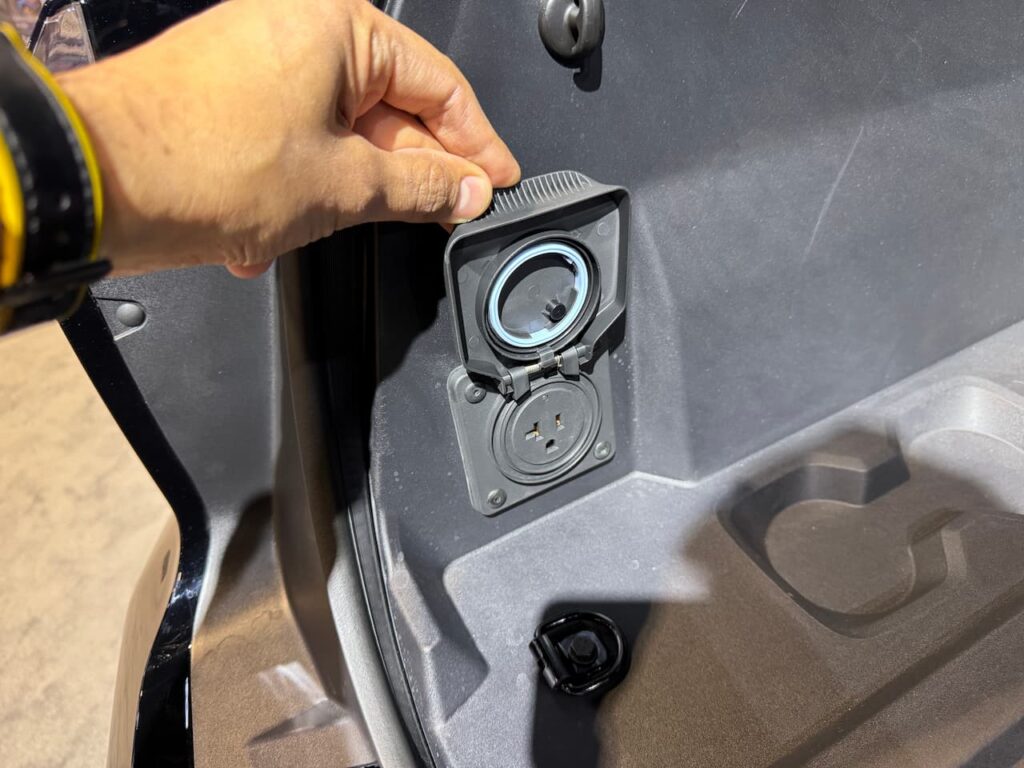 Chevrolet Silverado EV RST Black power outlet