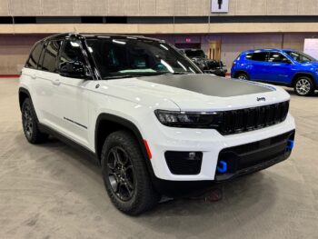 2024 Jeep Grand Cherokee Trailhawk 4xe looks simple in Bright White Clear Coat