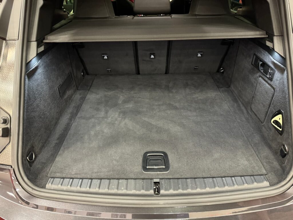 BMW iX xDrive50 cargo area