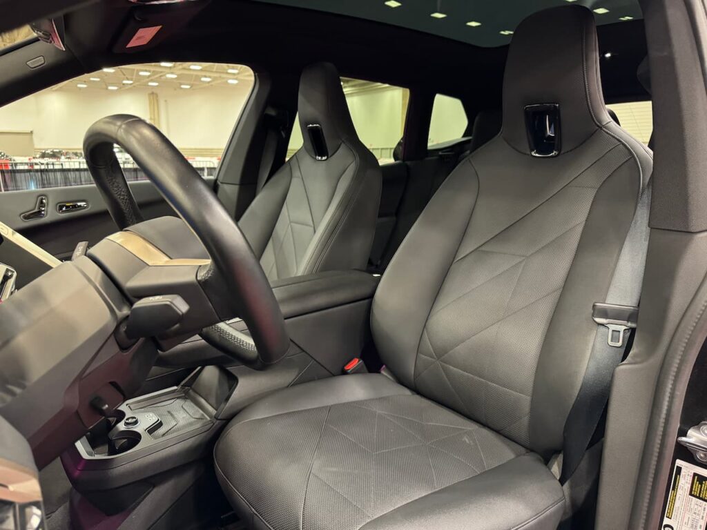 BMW iX xDrive50 front seats