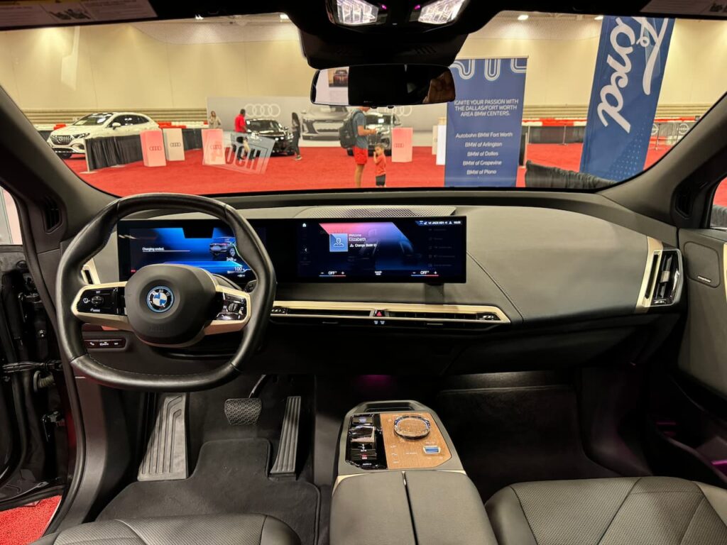 BMW iX xDrive50 interior