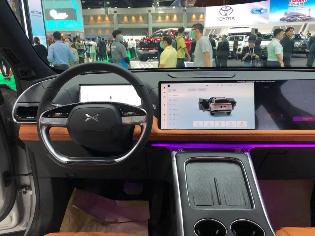 Xpeng G9 dashboard driver side live image